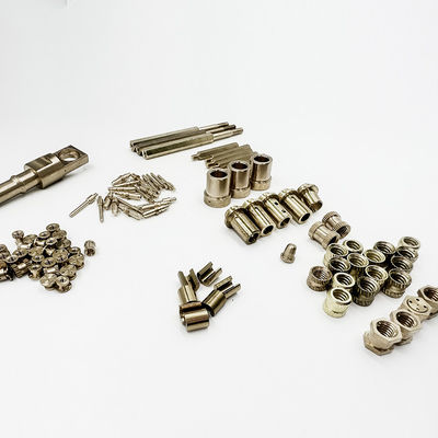 Özelleştirilmiş Pirinç Vidalar / Pirinç CNC Tornalanmış Parçalar 0.01mm-0.05mm Tolerans
