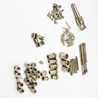 Özelleştirilmiş Pirinç Vidalar / Pirinç CNC Tornalanmış Parçalar 0.01mm-0.05mm Tolerans